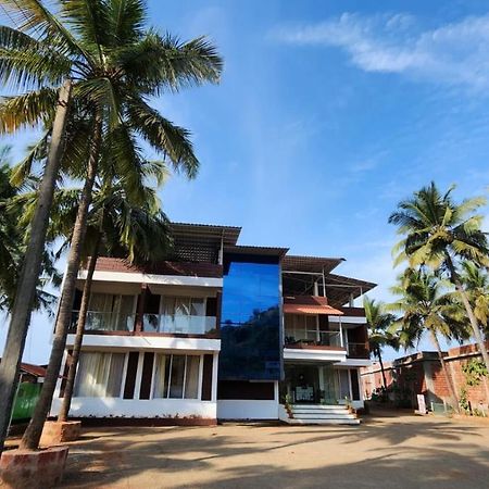 Coastal Bay Beach Resort Harnai Eksteriør bilde
