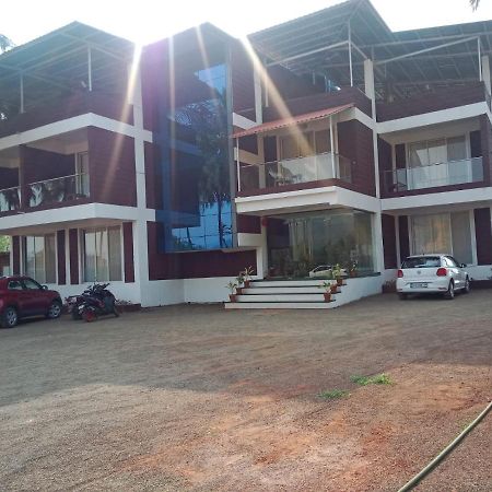 Coastal Bay Beach Resort Harnai Eksteriør bilde