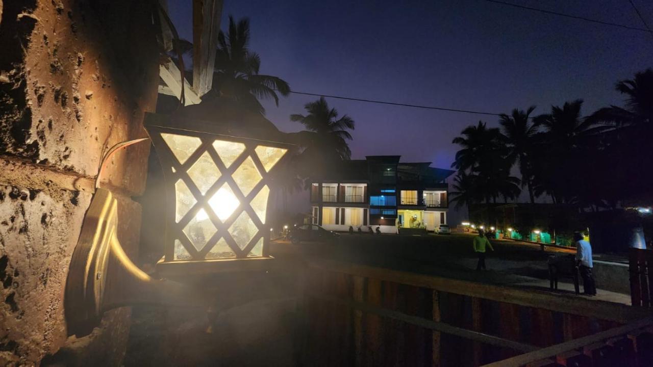 Coastal Bay Beach Resort Harnai Eksteriør bilde