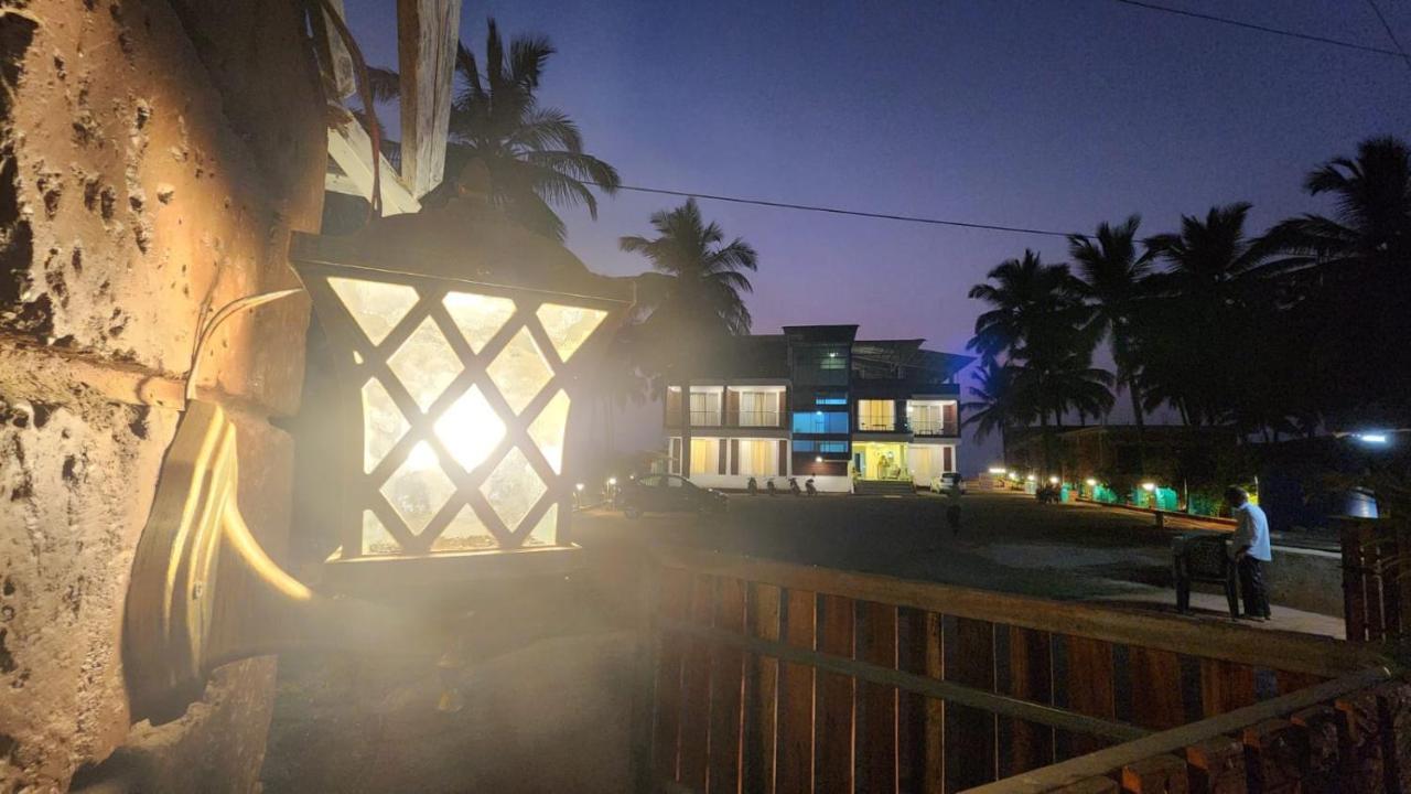 Coastal Bay Beach Resort Harnai Eksteriør bilde