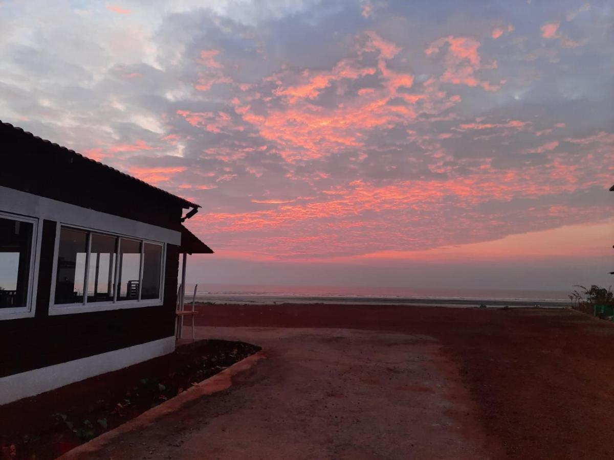 Coastal Bay Beach Resort Harnai Eksteriør bilde